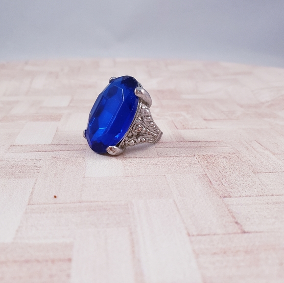 FACETED BLUE STONE STATEMENT RING - Picture 6 of 6